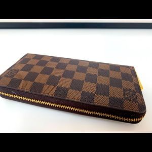 Damier inspired zippy wallet